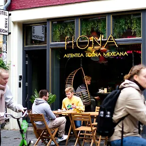 Hostel This HoTel