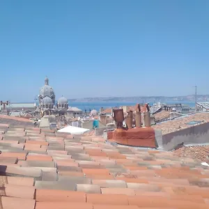 https://maison-au-vieux-panier-vieux-port.fr-provencehotel.com